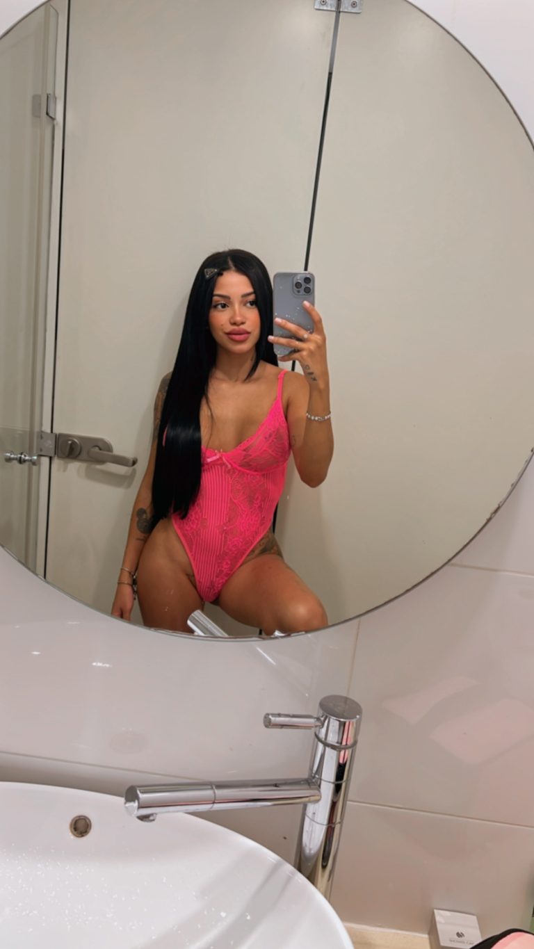 23Bella0Sexy-Chicago Escorts